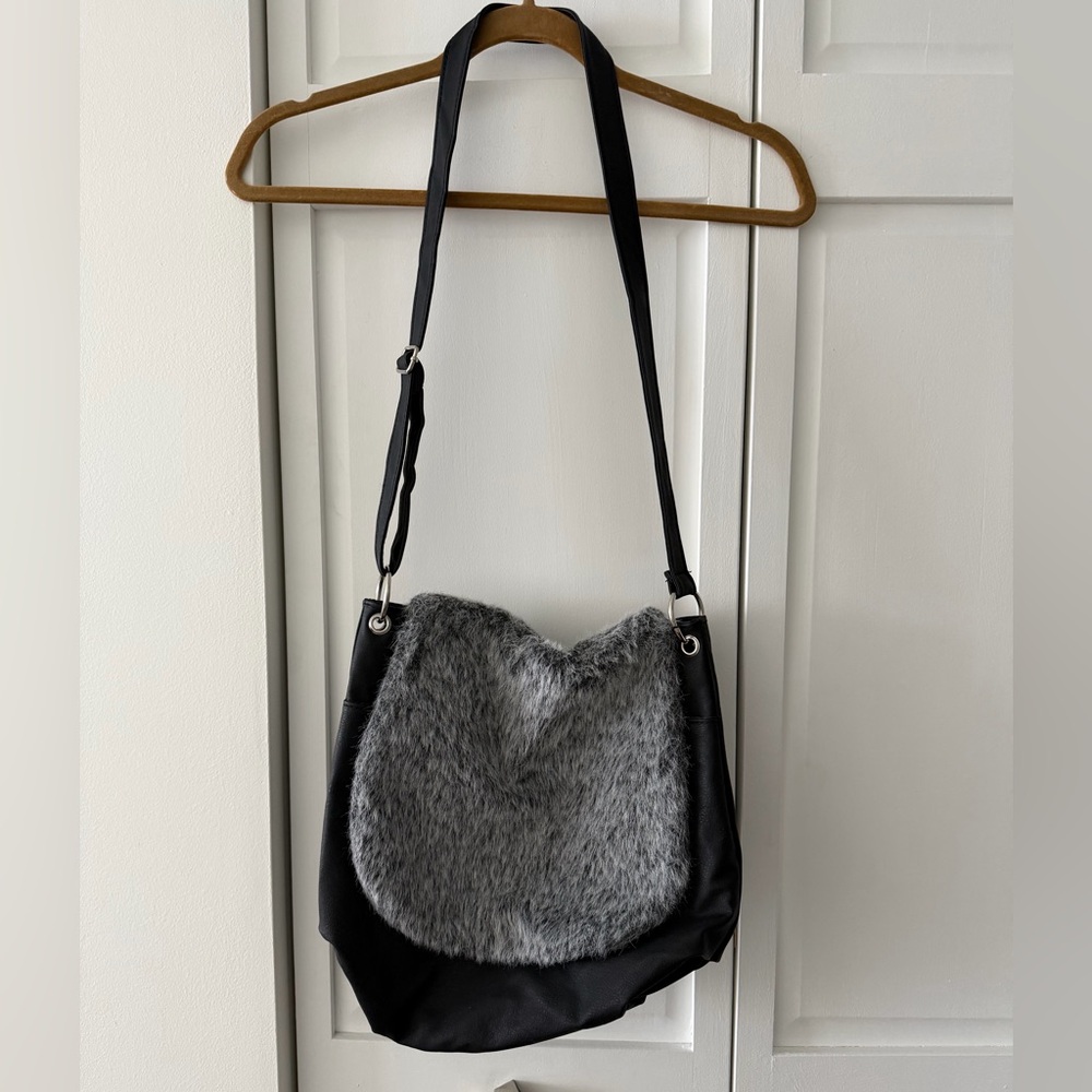 Vintage Faux Leather & Faux Fur Hobo Bag Black Crossbody Slouchy Y2K
